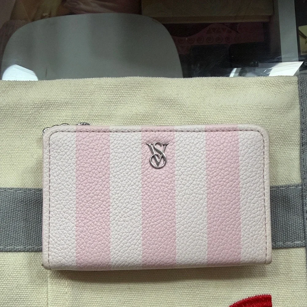 Victoria Secret Folder Wallet - Picture 1 of 5